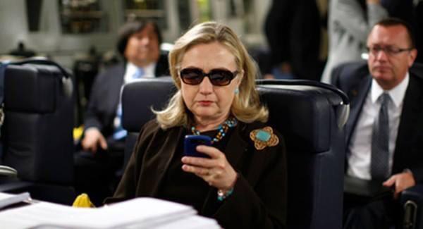 brightflops's tweet image. We reached out to @HillaryClinton by email to pledge to our @kickstarter campaign. Weird, she hasn't pledged.