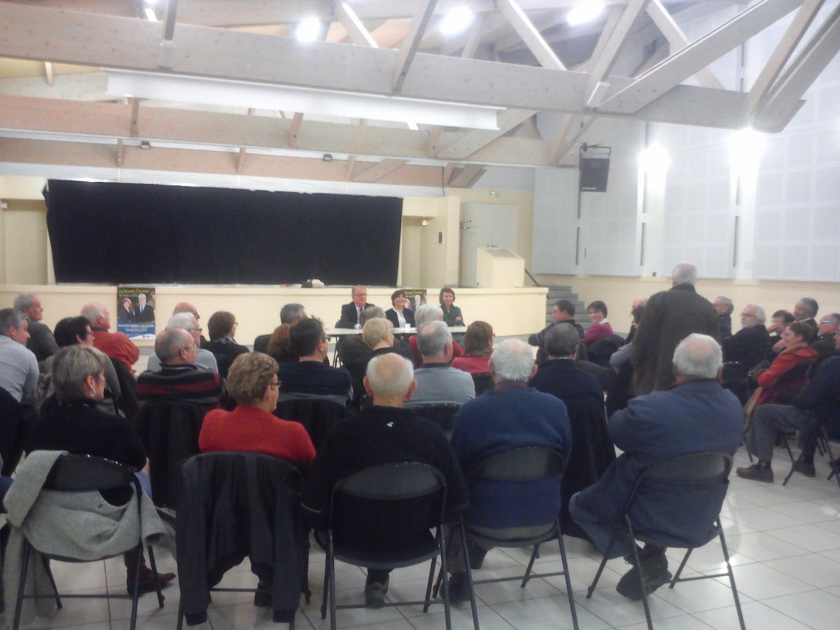 Beatrice_Pavy's tweet photo. Plus de 50 personnes sont venues hier à notre rencontre au Grand-Lucé ! @ensembleSarthe @FouquetPierre http://t.co/cigTXCpt44