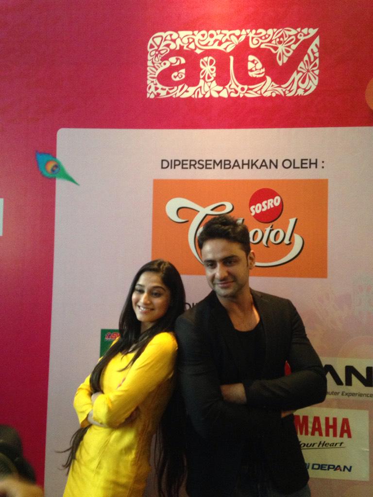 Halvianizzuhra's tweet photo. "@AnggunitaS: For all @saumya_seth &amp; @RohitVBhardwaj fans. http://t.co/1yXB96ofIJ"