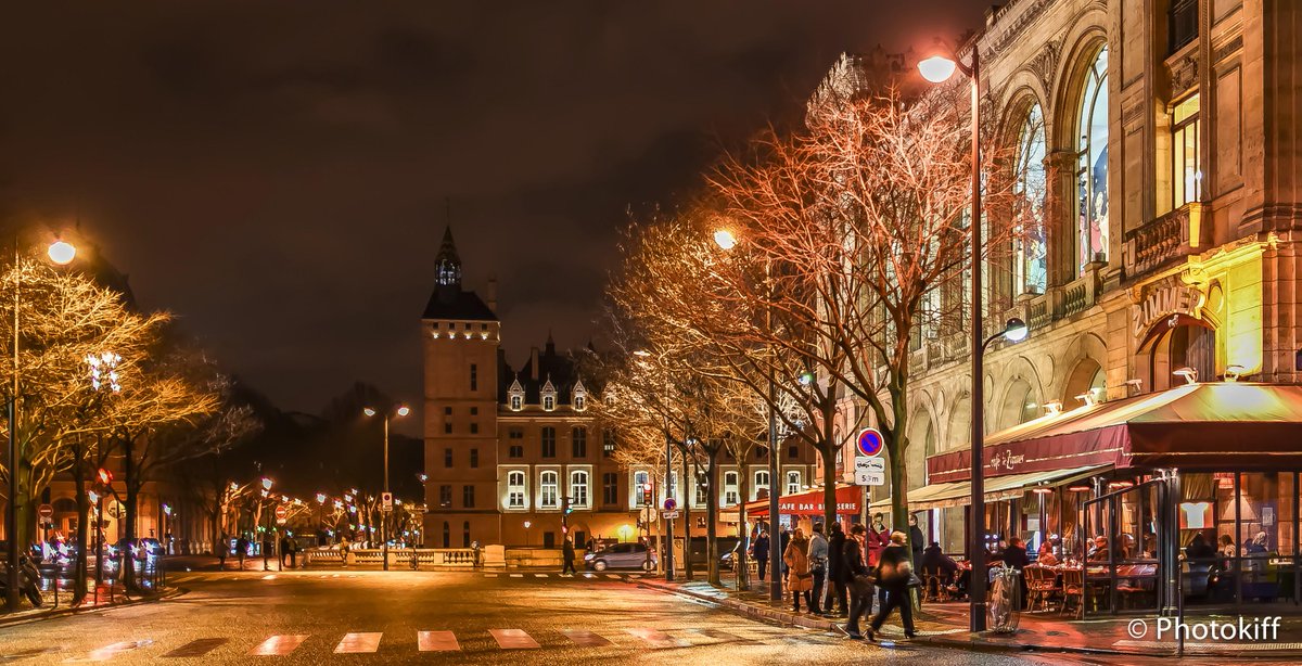 photokiff's tweet photo. #Paris #ThéâtreDuChatelet et La Brasserie #LeZimmer by night. En face, la conciergerie et la Tour de l'Horloge. http://t.co/HtdqVO7rY2