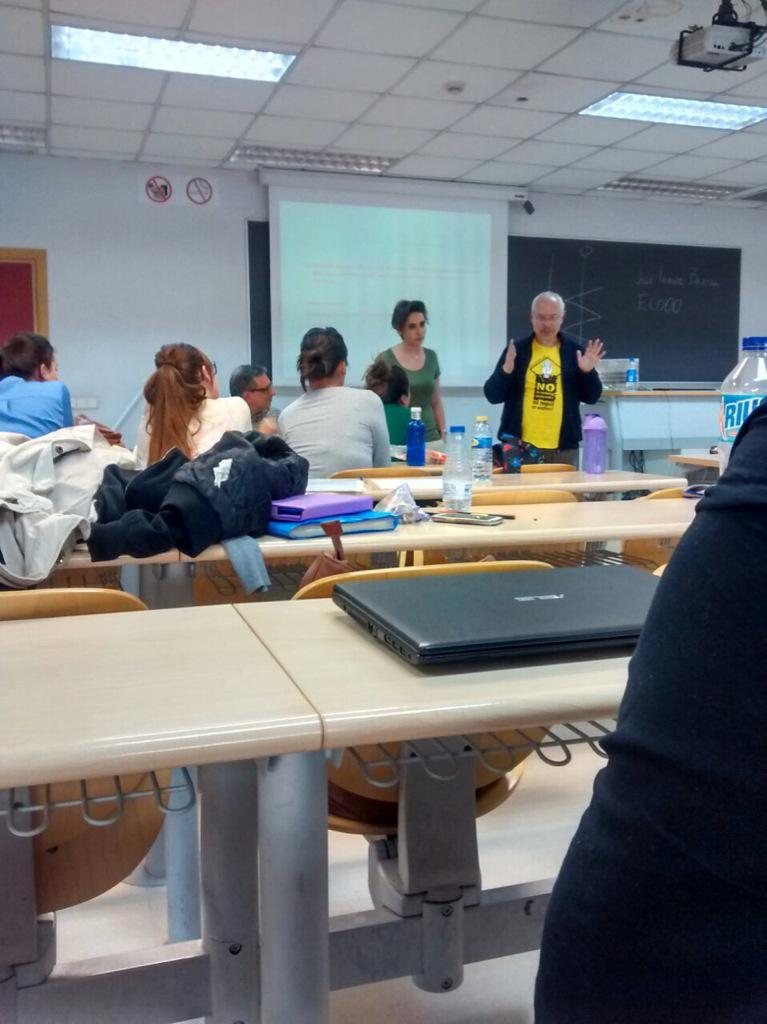 saradece's tweet photo. @jvbarcia Magistral charla sobre movimientos sociales, muy enriquecedora ! Gracias por una clase diferente! http://t.co/zZhwLzxNWd