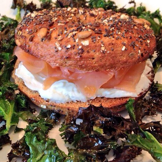 EazyeggUK's tweet photo. No one does lunch better! Check out this @DrZaks bagel - smoked salmon, cream cheese &amp;kale chips from @Protein_Chef http://t.co/3ljWbTN845