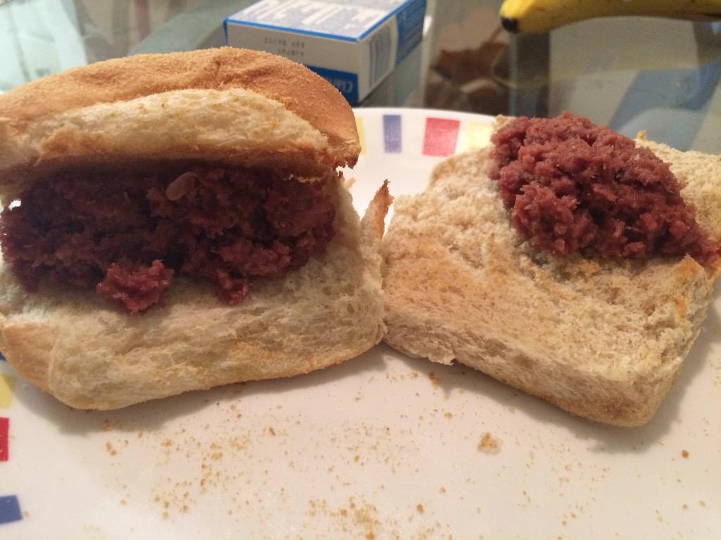 torencia91's tweet image. The corned beef and pan de sal craving was real #2amsnack 😅😋