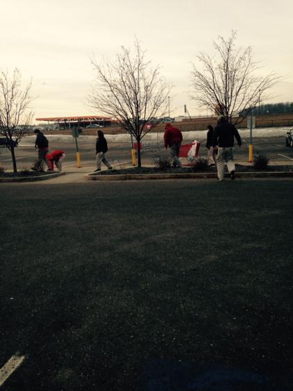 Smart huddling outside today and making our outside look BRAND! 😊#bestteaminretail