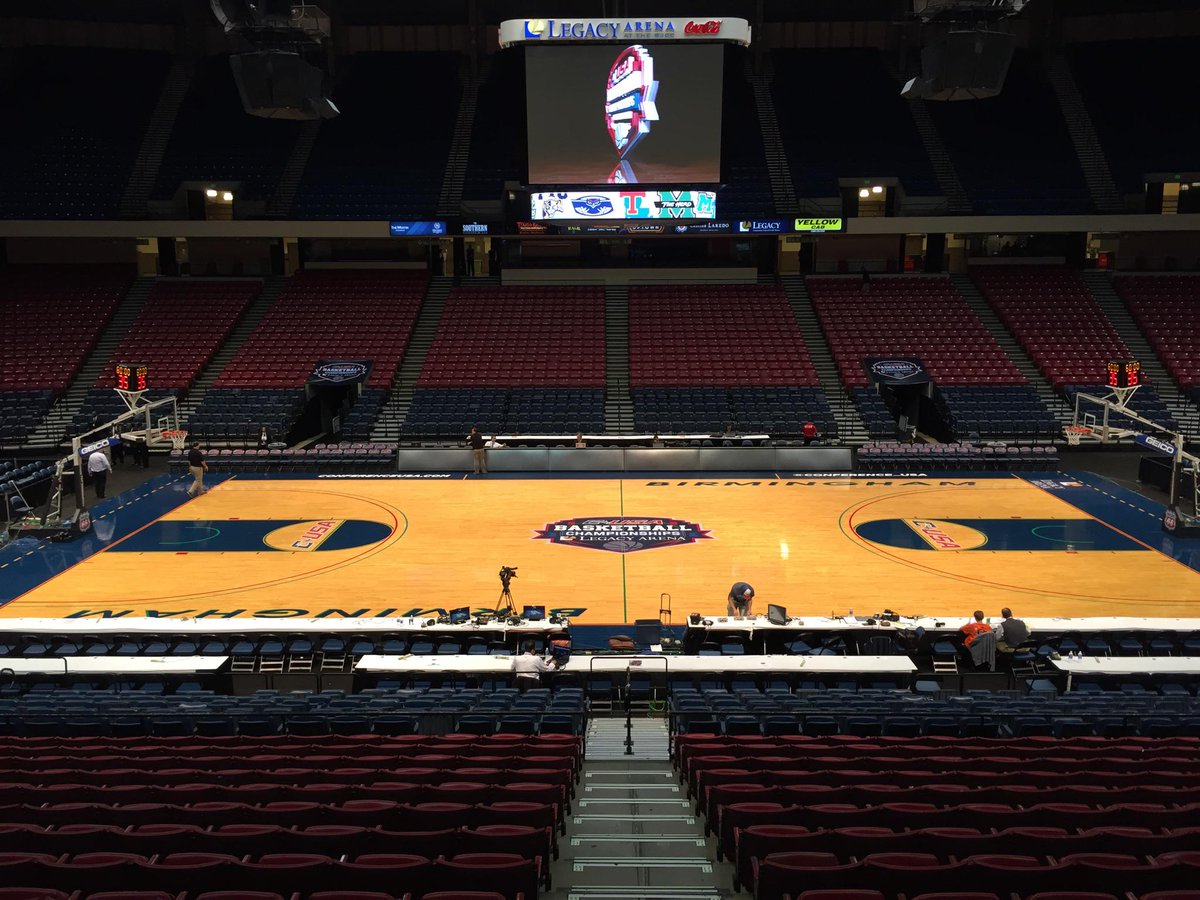 Minerjo's tweet image. seems like KROD would know how to produce a MINER game by now #majorproblems #sheeesh #wowRT @UTEPMinerVoice: