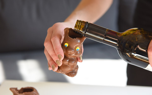 BuzzFeed's tweet image. Here is the chocolate easter bunny hack you need bzfd.it/1B8vlzf