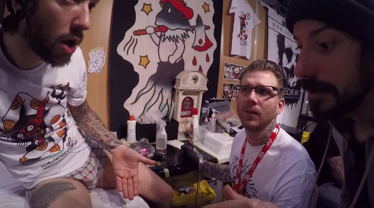 goldenmoustache's tweet image. [FRENCH-RIGOLADE] Cette semaine, @juletdim sont partis au Mondial du tatouage.

bit.ly/1GIU6tZ