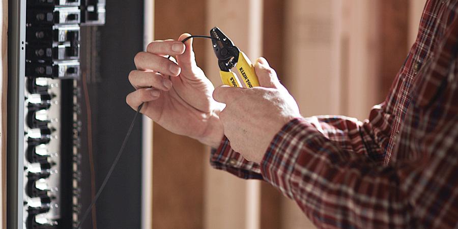 HomeDepot's tweet photo. When pros need tools, they look to @Klein_Tools. Mat and Mark Klein shed light on why: http://t.co/JrE9wVYWjL #BFS http://t.co/PT3aaduGPn