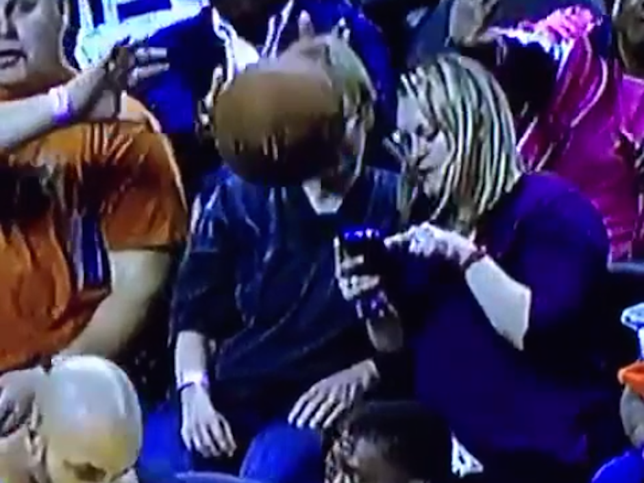 nationalpost's tweet photo. Why you should pay attention during an NBA game: Courtside fan hit in the face http://t.co/TJq76Aqes6 via @npsport http://t.co/kGkG4Bgt6x