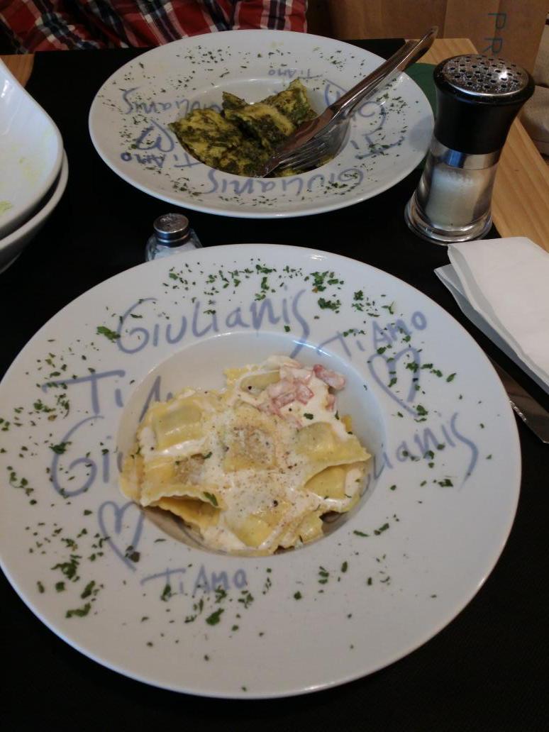 biforfi's tweet image. Comiendo cosas raras.... #ditaliano