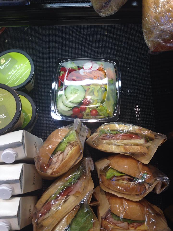 StcChamber1's tweet image. 20% off all Blue Goose Market "Deli made" sandwiches, salads, and soup from now till 1:30 today! #beautifuloutside