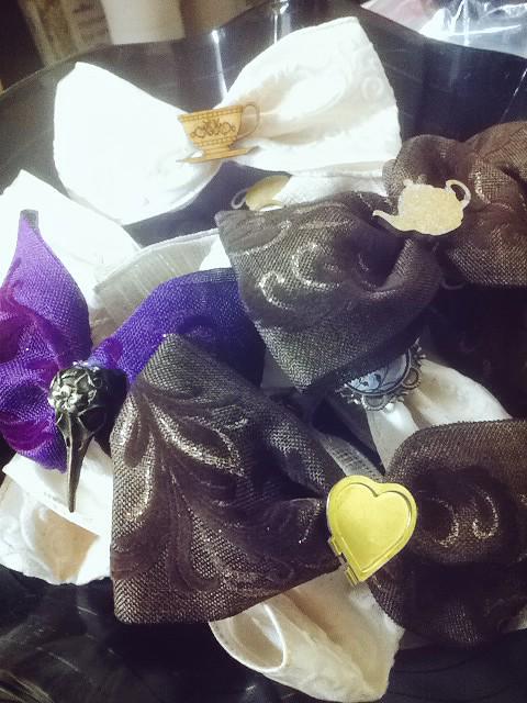 RagamuffinCraft's tweet photo. I'm back in the shop today! I'm making a bunch of lovely bows to keep myself busy. Feel free to come and say hi! http://t.co/Aafw0uX5t1