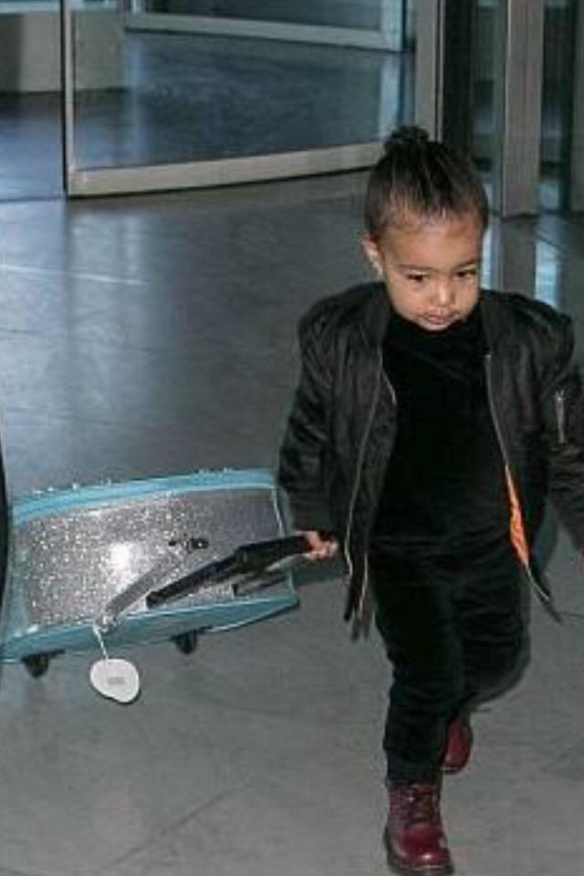 KardashftJenner's tweet image. I CANNOT DEAL. 😩🙊😍