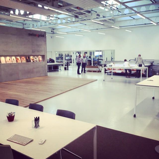 ArtworksBristol's tweet image. Impressive set up at SwissQprint!! #print #printdemo #SwissQPrint #Switzerland