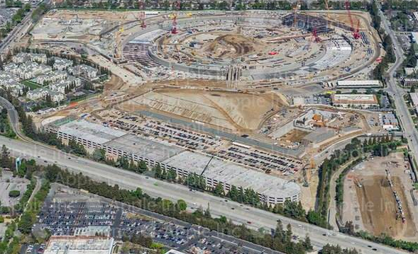 Скромно, но со вкусом #Apple поделилась аэрофотоснимком своей новой штаб-квартиры. http://t.co/8xFeJLexwZ