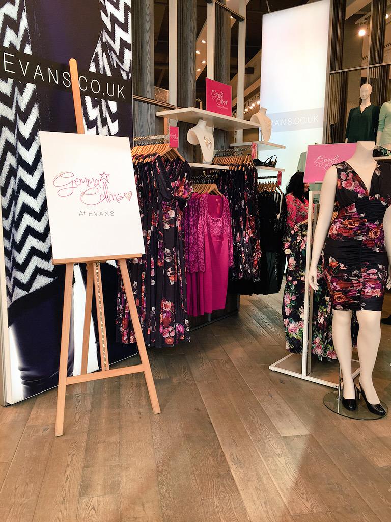 Sarah_EmilyP's tweet photo. Such a pleasure interviewing @missgemcollins about her bold & beautiful collection @evansclothing #GCforEVANS http://t.co/aAdrA0tyZ7