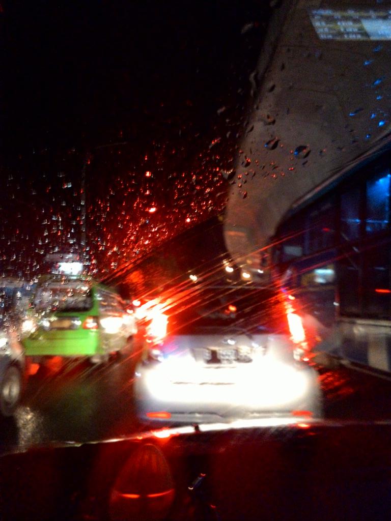MiranthiRika's tweet photo. Macet parah di jalan soleh iskandar arah kedung halang.. Tolong pak @PolresBogorKota http://t.co/xPeXFzpfLq