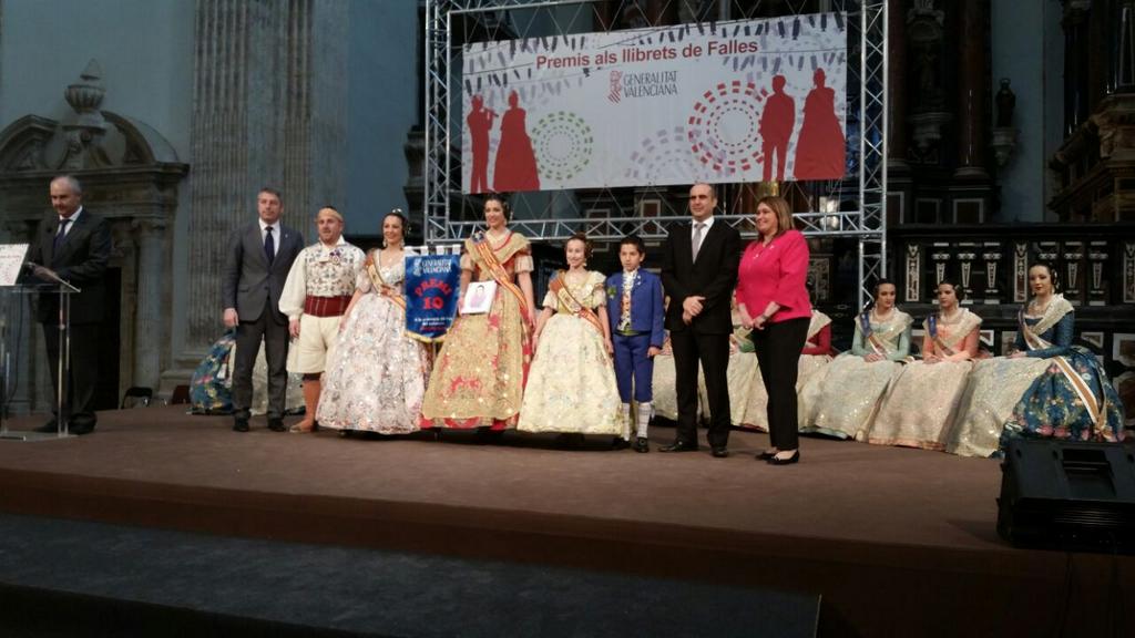 davidgon17's tweet photo. Enhorabona a @ACFbsF pel 10é premi al llibret de falles de la Generalitat Valenciana. #Oliva entre les millors http://t.co/5i7YL6vSo8