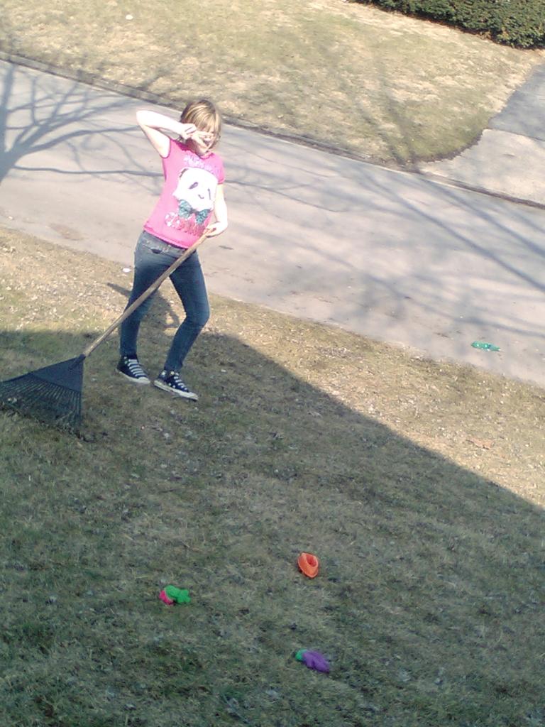 imsofafafab's tweet image. me and my cousin outside yesterday