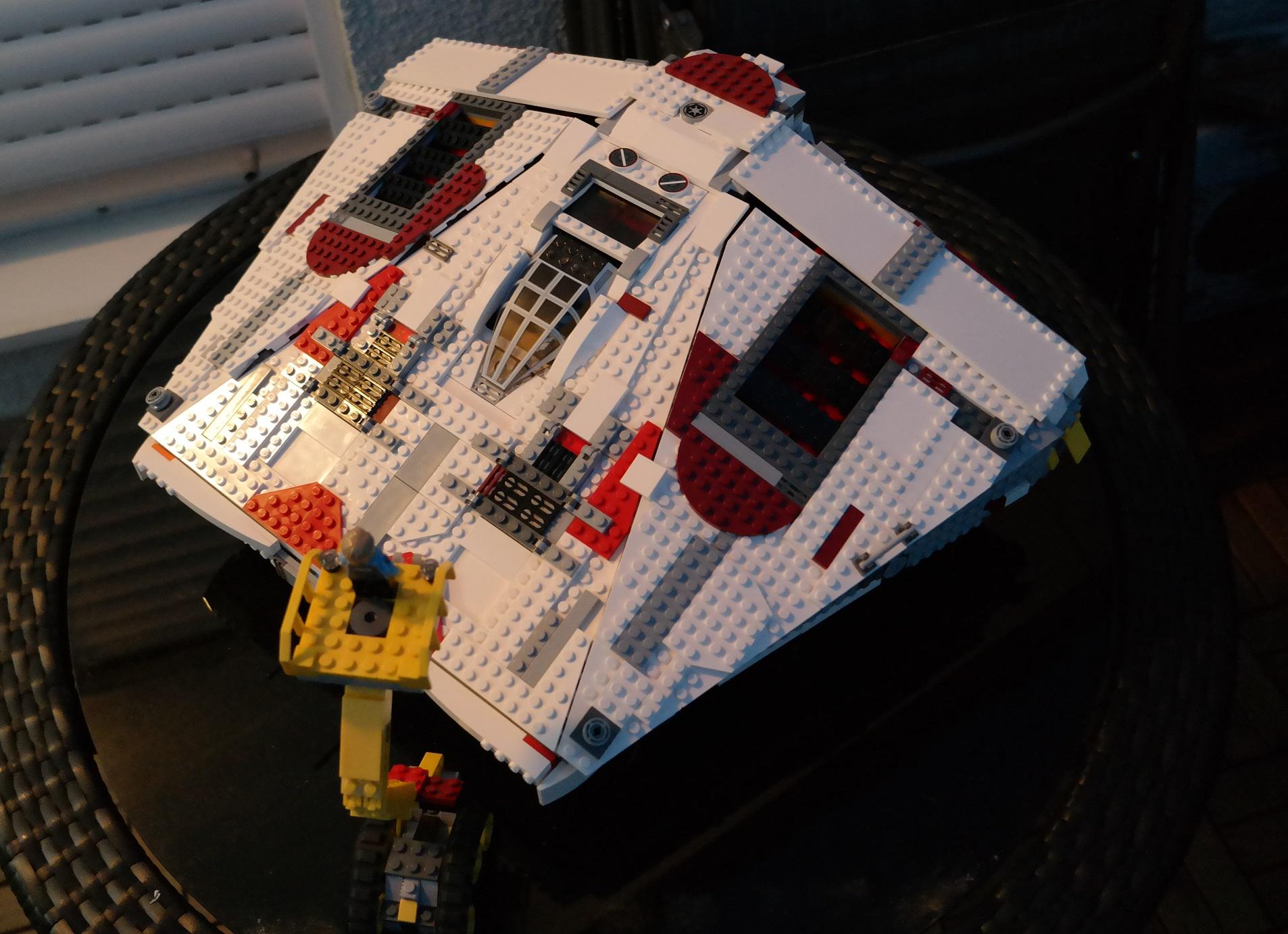 Elite Dangerous on Twitter: "Stepping up the Dangerous Lego creations, created this amazing Sidewinder. http://t.co/MZMWCPRild" / Twitter