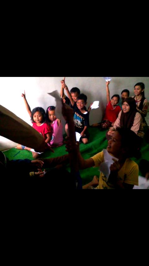 tamanbacaIKPL's tweet photo. Acungkan jari kalian untuk siap menjadikan nyata impian dan cita" membagi keberhasilan dan membantu yg belum berhasil http://t.co/I8YhIlSmsg