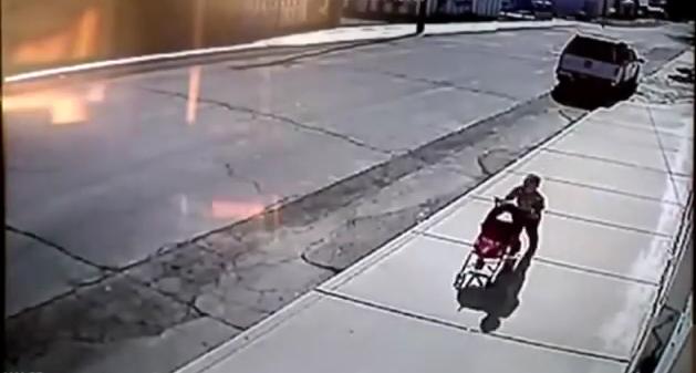 A3Noticias's tweet photo. Dos niños logran salvar a su hermano de 22 meses tras perseguir a su secuestrador [VÍDEO] http://t.co/QLauWpg3Os http://t.co/2ctwXLeqn5