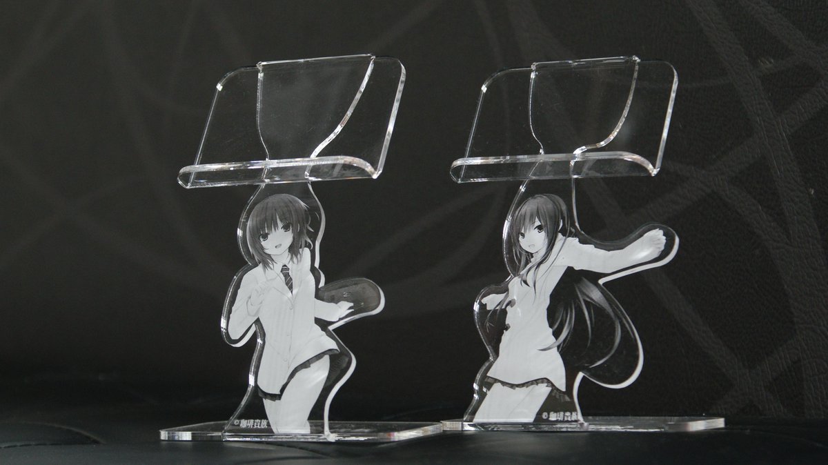 とーる専務 トリニティ 告知 イラストレーター珈琲貴族先生とのコラボ企画第一弾で先生監修のもと スマホスタンドを作ってみました 青山さんと白峰さんの超美麗イラストを純国産キャストアクリルにレーザー彫刻 透明感のあるこのグッズを是非