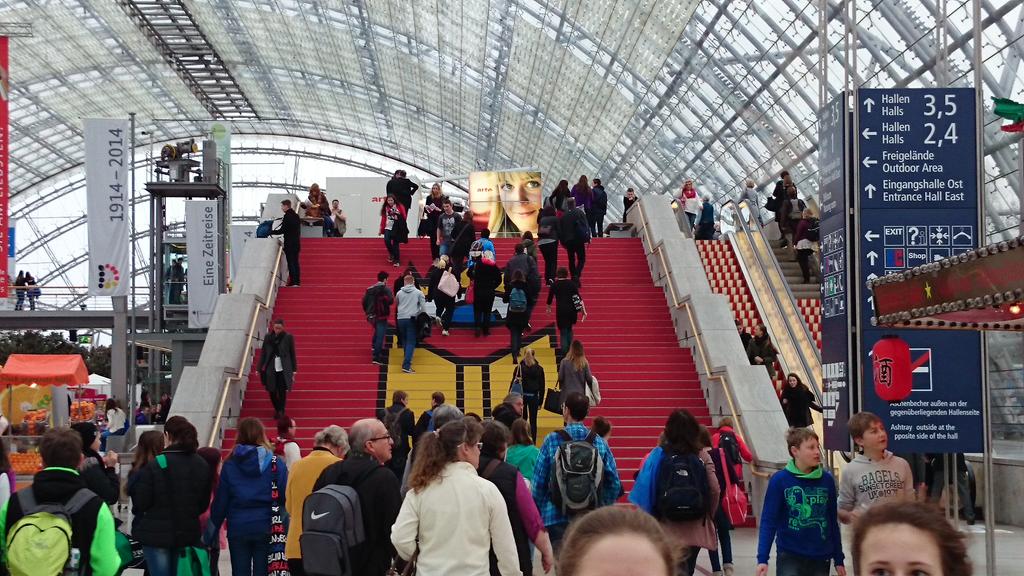 open_publishing's tweet photo. Erste Eindrücke von der Buchmesse. Wir freuen uns auf viele gute Gespräche! #lbm15 http://t.co/yHBH43NlB4