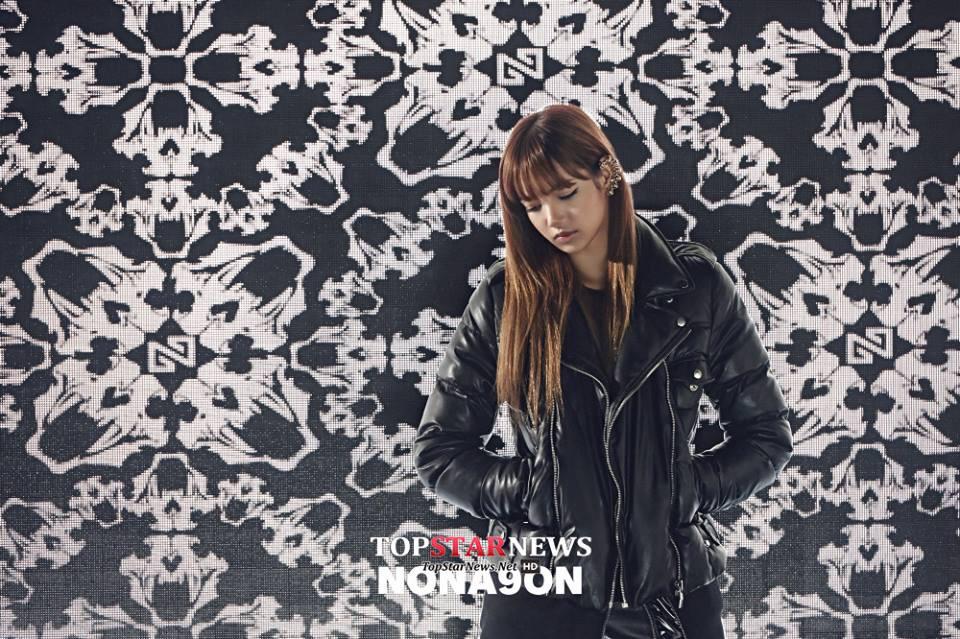 a0935978238's tweet photo. "@YGNewGirls: #Lalice #Lisa #ygnewgirlgroup http://t.co/gCTE0vEk4W"@_zhen_1LL 莉莎的耳環屌喔