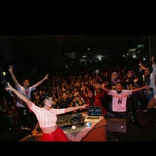 Marlinallana's tweet photo. Pensi smk22 http://t.co/sOMcKzpc8T
