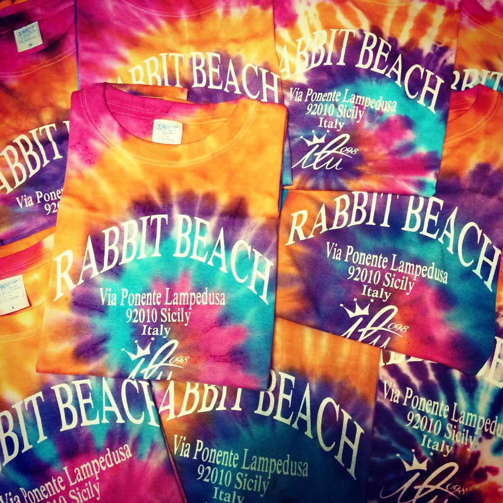 ilu098's tweet photo. 【RABBIT BEACH】
本日予定していた分が無事完成ッ!
明日より沖縄内外へ順次配送いたします。
お楽しみにお待ちくださいませ(o^^o)
#ilu098 #okinawa #rabbitbeach
#沖縄 #Tシャツ http://t.co/bJjK3V3q4E