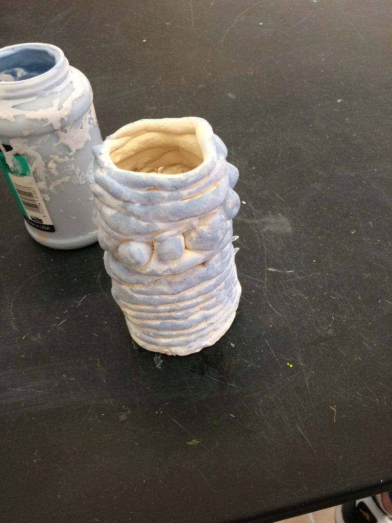 JordanRitsema18's tweet image. Painting this vase #vase #ceramics #electiveclass #artclass