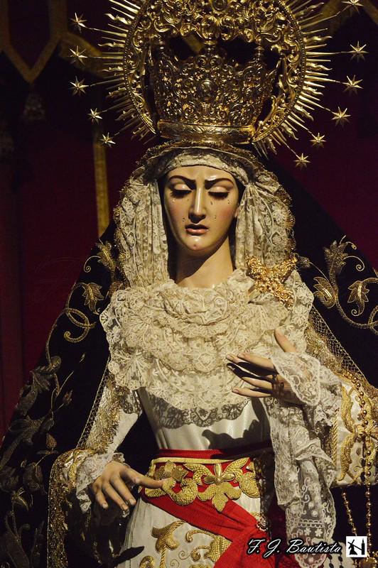 Las fotos del Besapiés al Cristo de las Aguas y Besamanos a la Virgen del Mayor Dolor en cofradiasdesevilla.blogspot.com.es