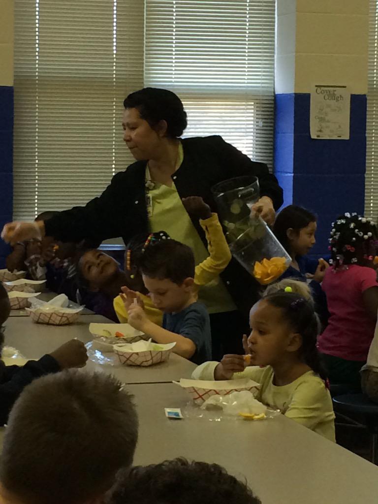 a_novins's tweet photo. Studying nutrition this week in first grade!! Yay for yummy samples!!! http://t.co/wIEO23Otxz