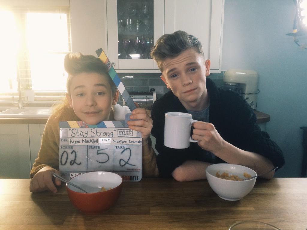 ryanCRASHBURN's tweet photo. Came down for breakfast earlier and found these two stealing my cereal! @BarsAndMelody http://t.co/zjGxrvkbfs