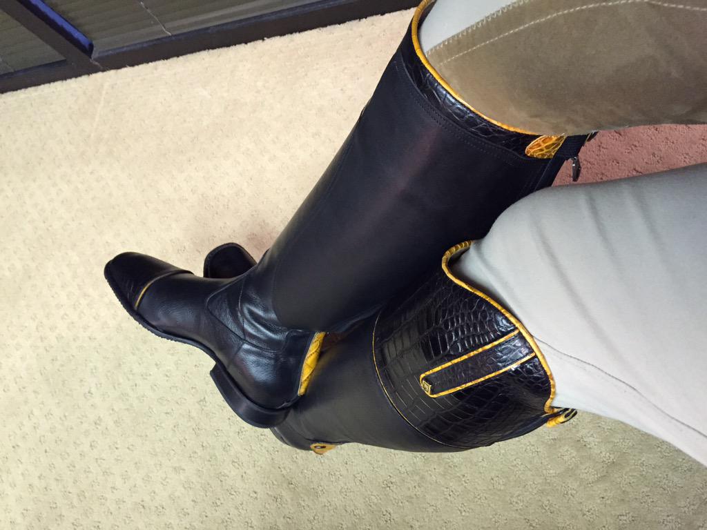 esm_llc's tweet photo. My new loves! Thanks @cavallo_co #ccsetyourowntrend #itallianboots #cavallocouture #ccriders http://t.co/J9V5Ets0Ki