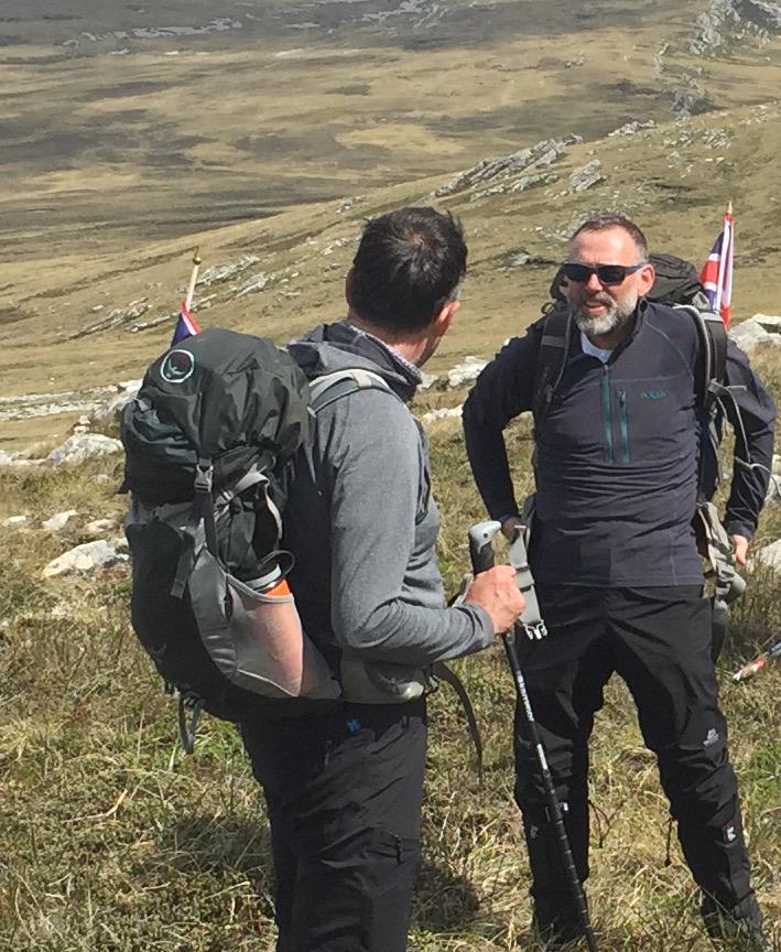 FalksYomp2015's tweet image. The April Fools leader Graeme Shankland on Tumbledown with Ian Langley #leaders #proudbrits #scotsguards #falklands