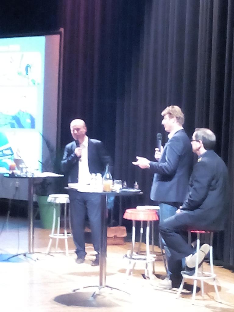 CEL_56's tweet photo. @Dick_JeanPierre entrepreneur des mers témoigne de son parcours de navigateur, avec @thierrycidrier http://t.co/fAhYPYhqdT