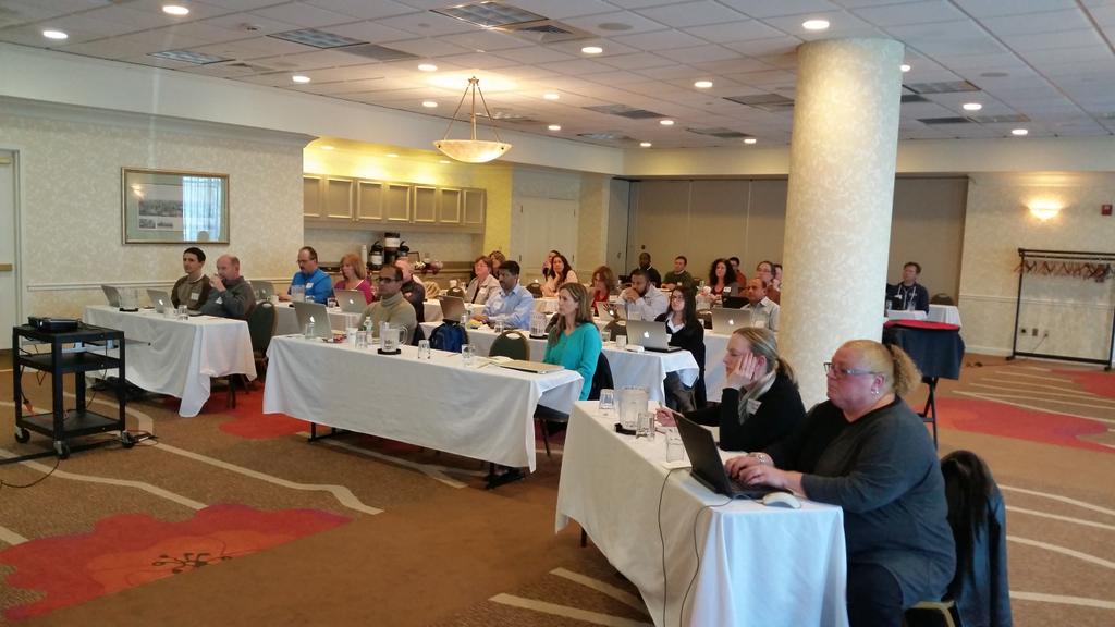 JustAGirlyGeek's tweet image. Great turnout for the joint CT #Salesforce Developer Group and Hartford User Group #LightingDevWeek!