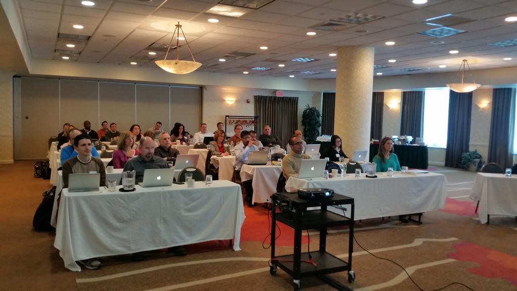 JustAGirlyGeek's tweet image. Great turnout for the joint CT #Salesforce Developer Group and Hartford User Group #LightingDevWeek!