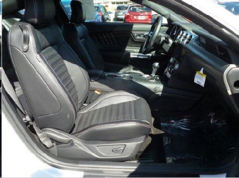 Ford Mustang 50. Yil ozel uretimi ecoboost motorlu 2.2 benzinli. Turkiyeye ozel ithalatla gelecek...