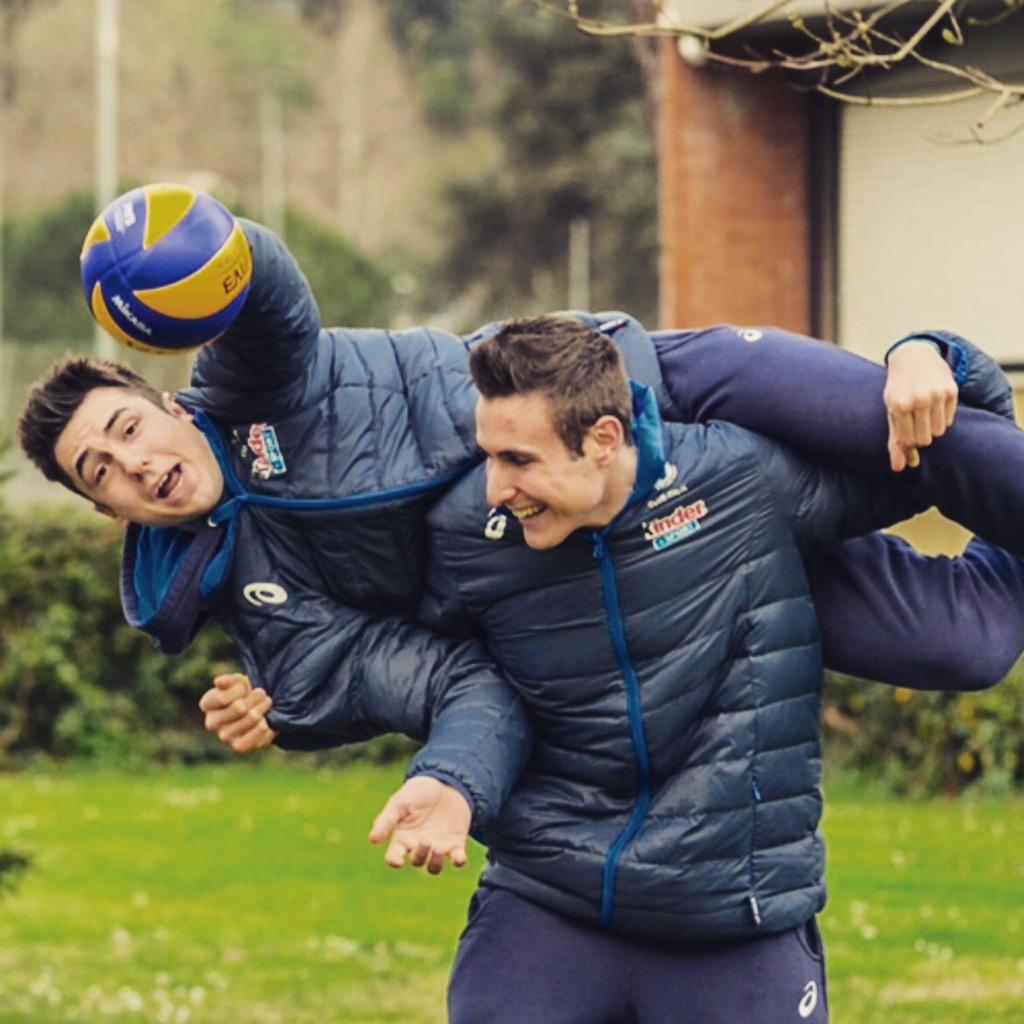 omarbiglino's tweet photo. Un po' di foto strane con la squadra!!! 😄
#volley #ClubItalia #iogiocoapallavolo #pallavolo http://t.co/fjKo6B0r5K