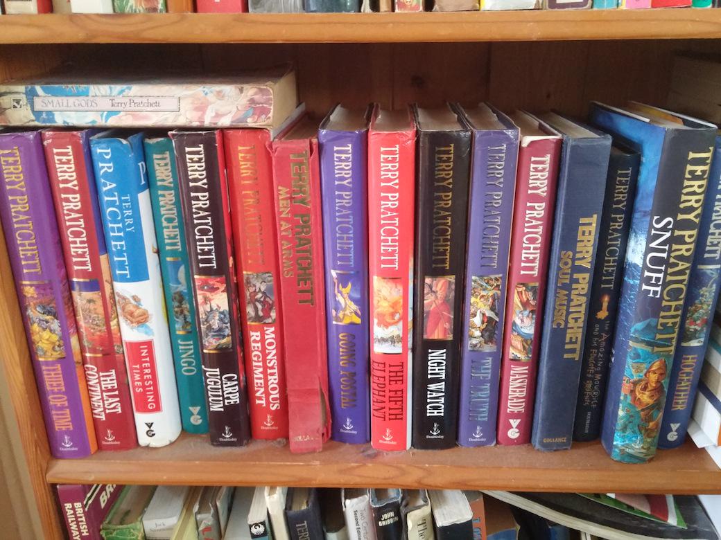 BorisWatch's tweet photo. TP shelfie #RIP #bitupset http://t.co/5R4UuQhaZf