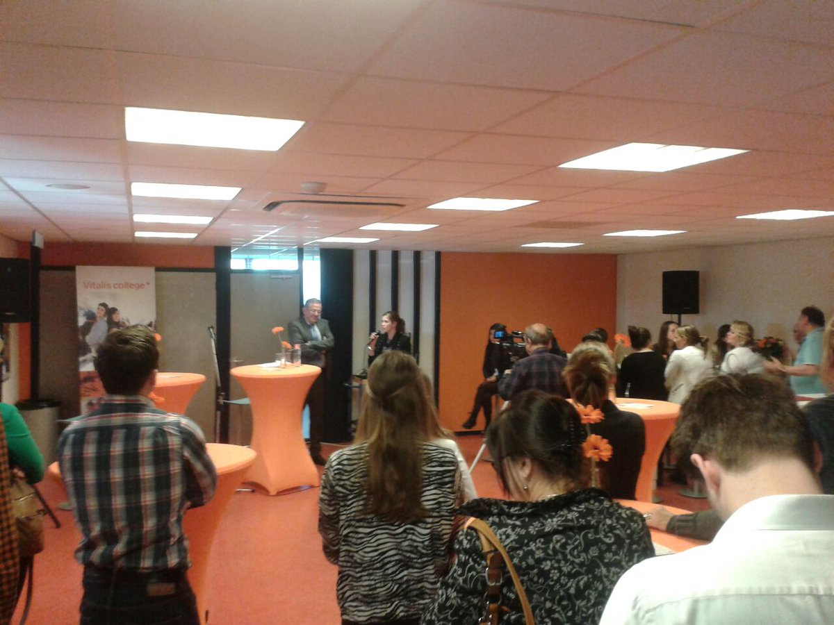 Opening van het financieel spreekuur van de Kredietbank West Brabant op het <a href="/vitaliscollege/">Vitalis college</a>