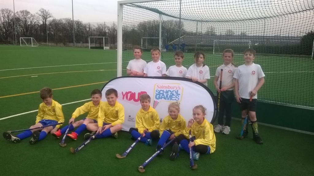Two happy teams that qualify for #Northants <a href="/YourSchoolGames/">School Games</a> #Quicksticks - Congrats to our winners <a href="/GreatDoddington/">Great Doddington Pri</a>