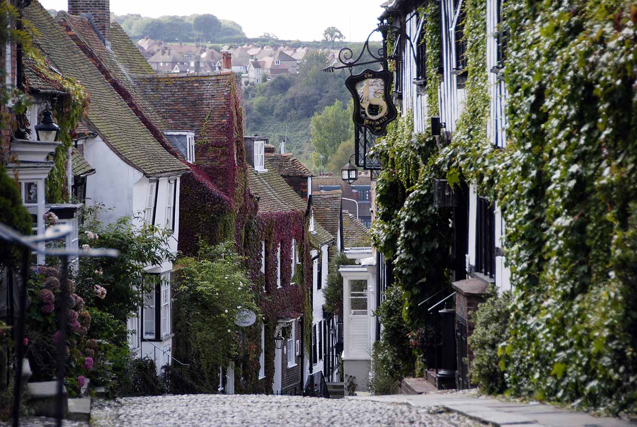 Visitbritain Japan イギリスには中世の街並みを残しているryeという小さな田舎町があります なかでも1156年に建てられた宿 マーメイド イン は 外観はもちろん 料理も歴史ある雰囲気で堪能でき まるで中世のイギリスにタイムスリップしたようです
