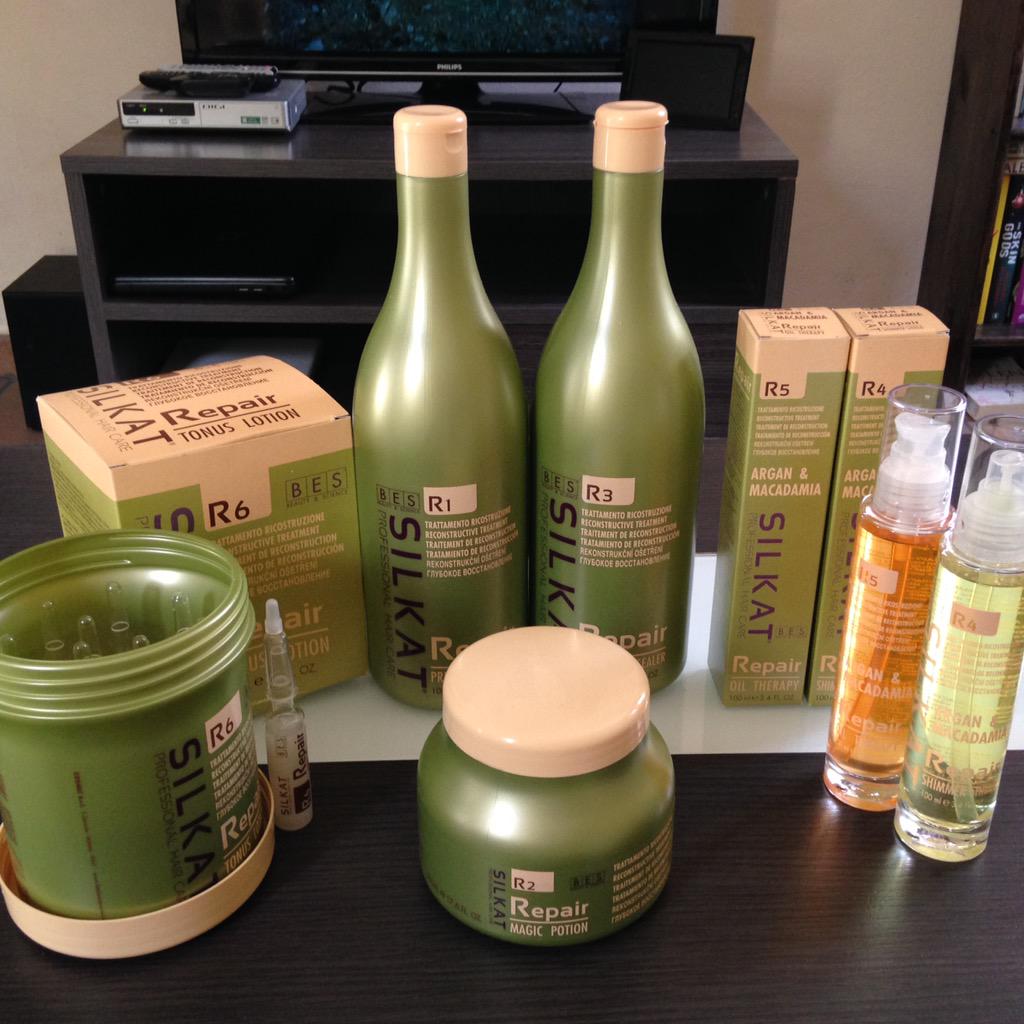 SophiaVAuthor's tweet photo. New hair care. Yay! #Shampoo #ConditioningMask #RepairOils 🙏😃😃 #bbloggers #fbloggers #beautybloggers #amazing http://t.co/lsdxa8bBts
