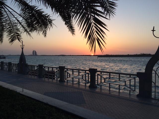 dwsfrankfurt's tweet photo. Sunset at Corniche #leroyalmeridienAD #ismrc15 http://t.co/oxNTP0djHg