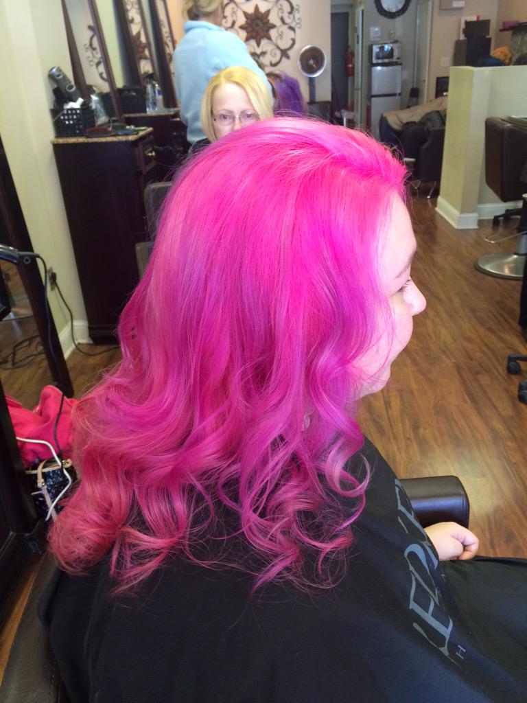 HCanica's tweet photo. @PravanaMx #vividshaircolor #myfunandfunkyclients http://t.co/ZILVVg2LrF