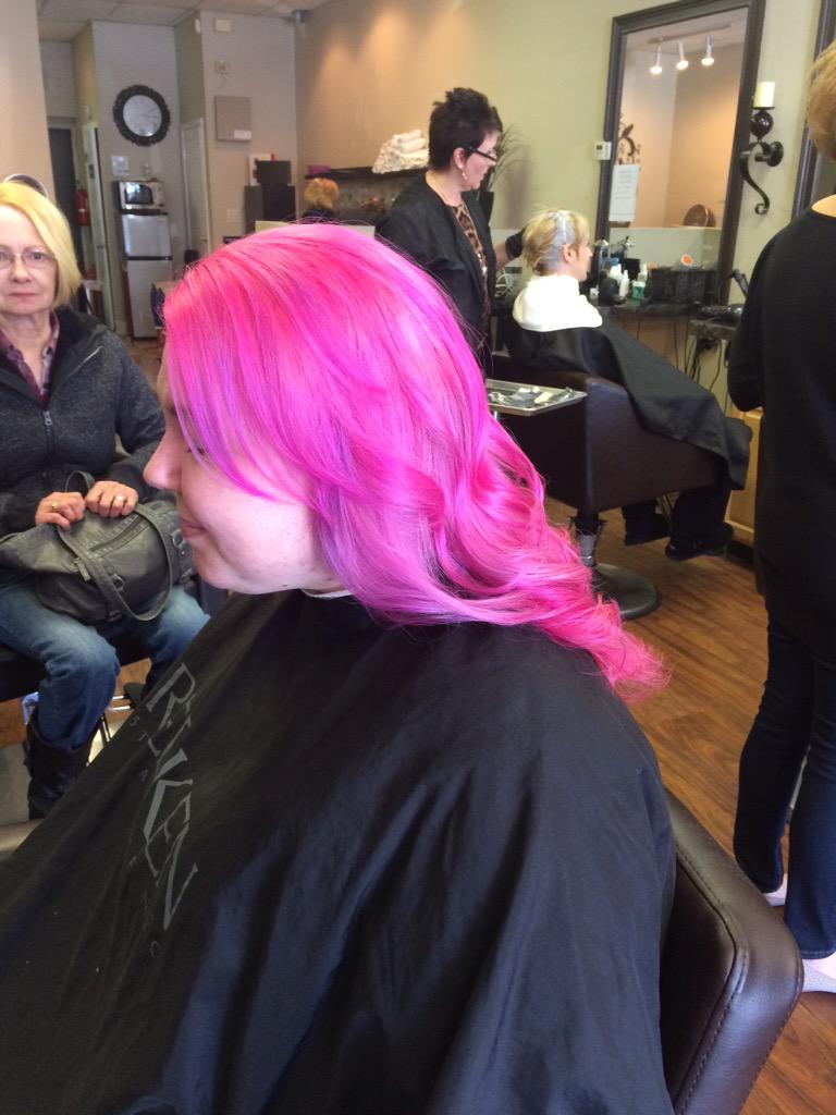 HCanica's tweet photo. @PravanaMx #vividshaircolor #myfunandfunkyclients http://t.co/ZILVVg2LrF